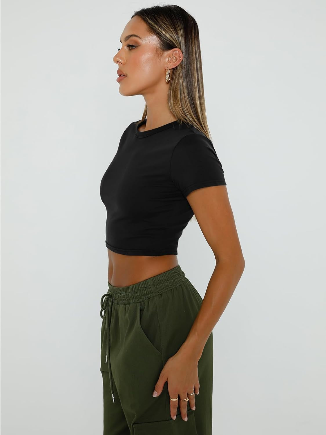 Womens Crop Tops Cute Summer Crew Neck Basic Tees Slim Fit Trendy Short Sleeve T Shirts for Teen Girls 2025